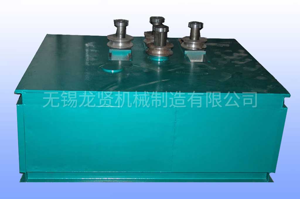 操作員在操作多功能彎管機(jī)應(yīng)注意哪些事項(xiàng)？