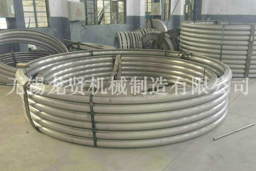 高速公路上的半圓管！