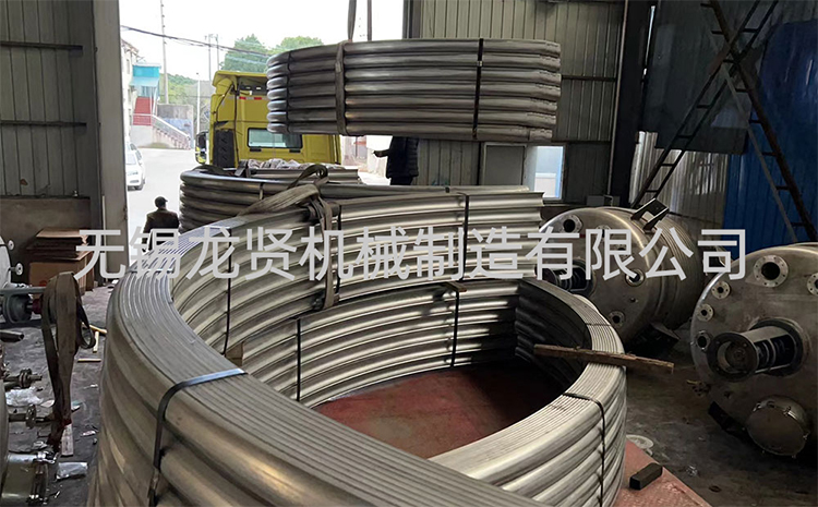 封頭上半管碰見接管怎么繞？